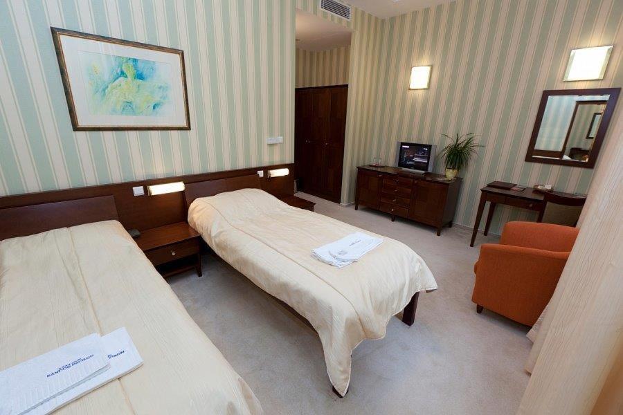 Hotel Sandor Pavillon Piest'any Esterno foto